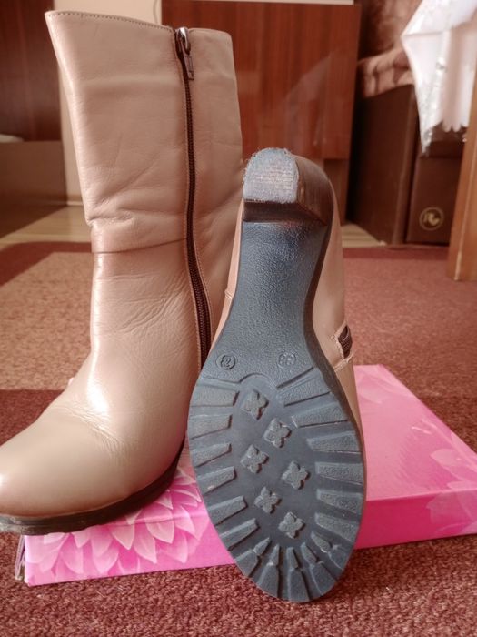 Боти от естествена кожа