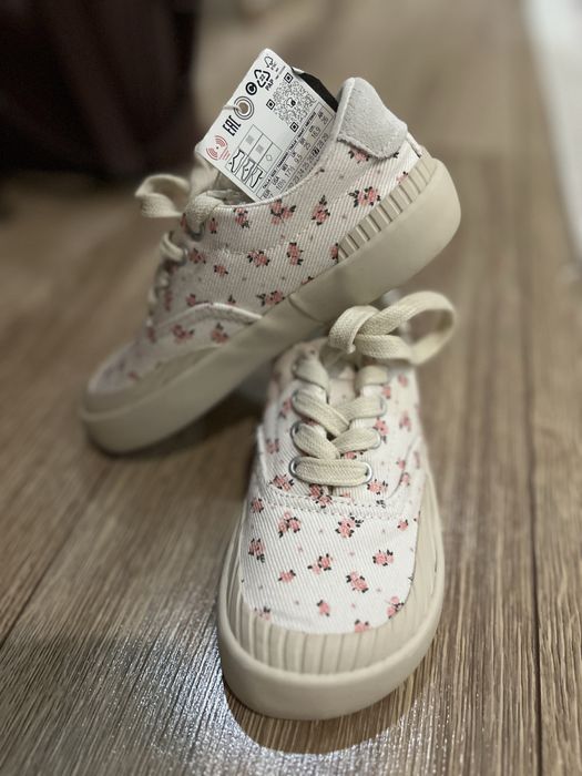 Продам кеды для девочек Зара