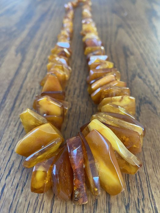 Кехлибарена огърлица