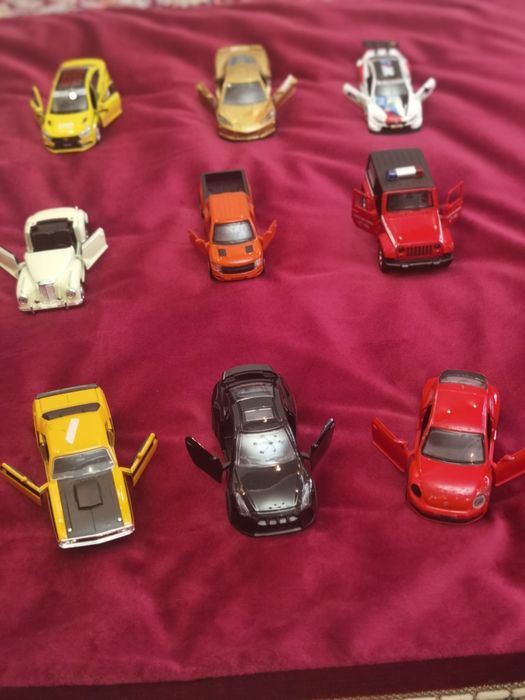 Машинки с дверцами отрывающимися