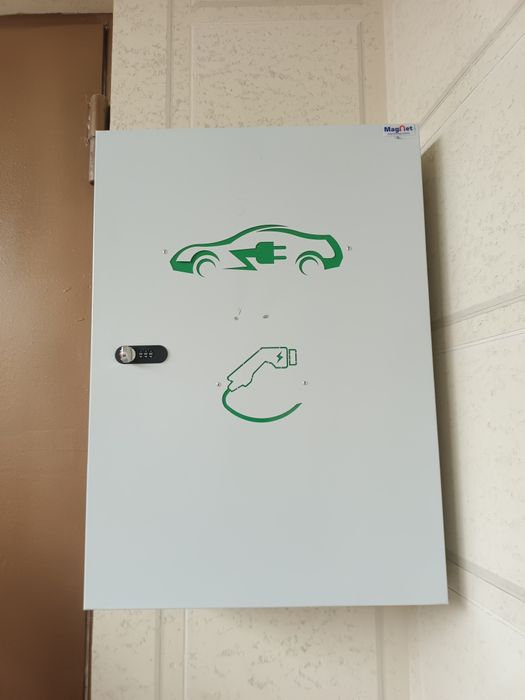 Установка зарядное устройство Электромобилей