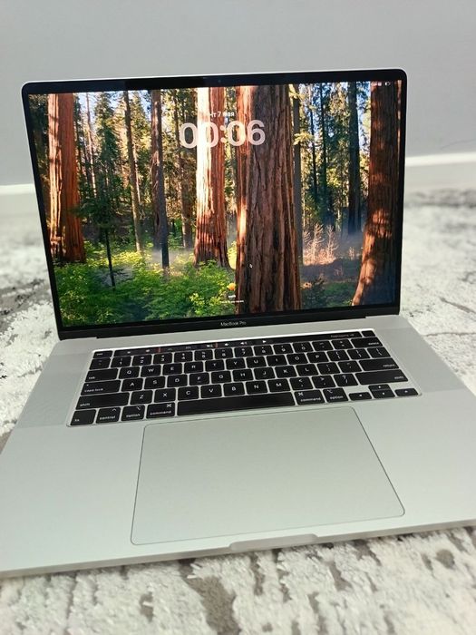 Macbook Pro 2019 16 inch cpu i9 ram 16 gb ssd 1 tb