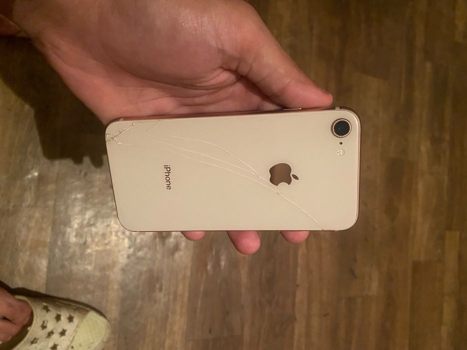 Продам или обменяю айфон 8