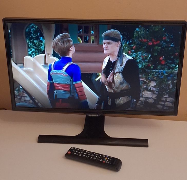 Vând televizor Samsung LED, modelul 
T24e390ex
