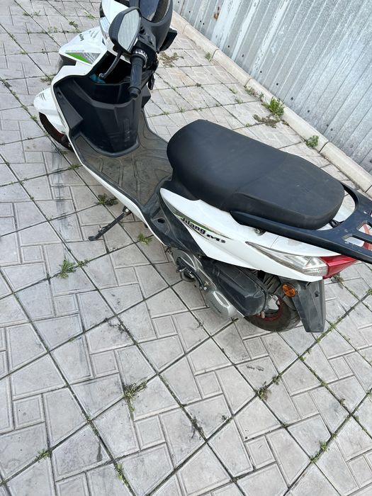 Продам скутер M8 125 кубов