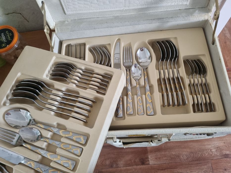 Продам набор столовых предметов