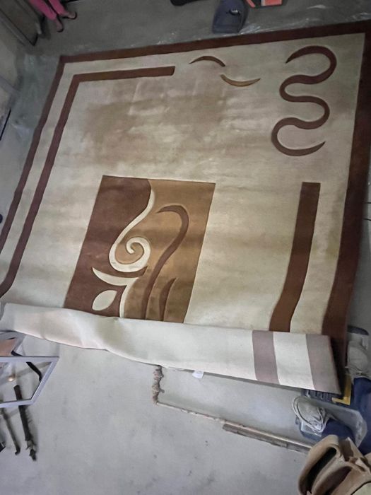 Vand  2 covoare unul de 3m/4m si unul de 1,5m/2m in stare foarte buna