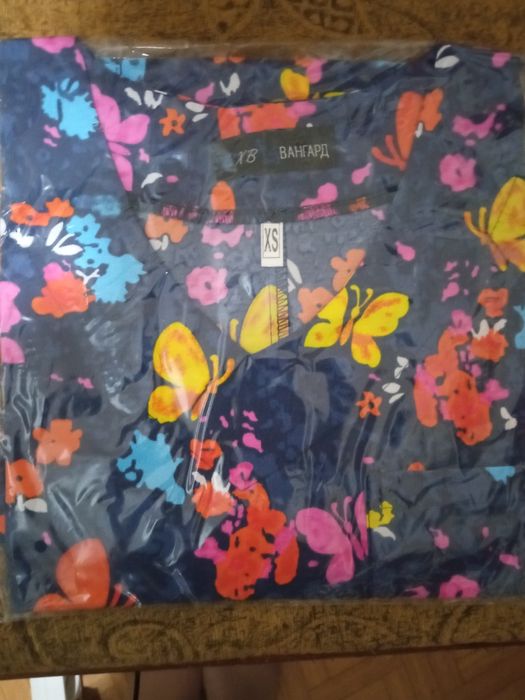 Две медицински туники с къс ръкав