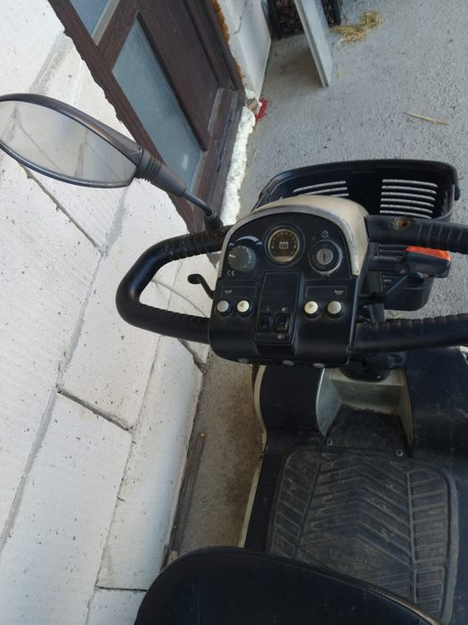 Scooter electric pentru persoane cu dizabilitati sau  persoane in vars