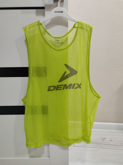 Манишка футбольная фирма DEMIX