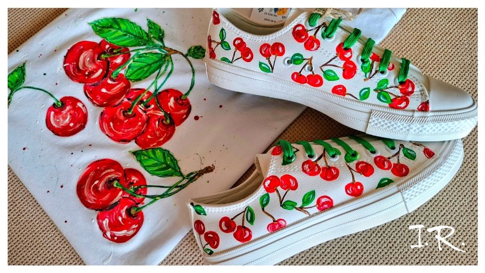 Рисувани комплект кецове и тениска с череши