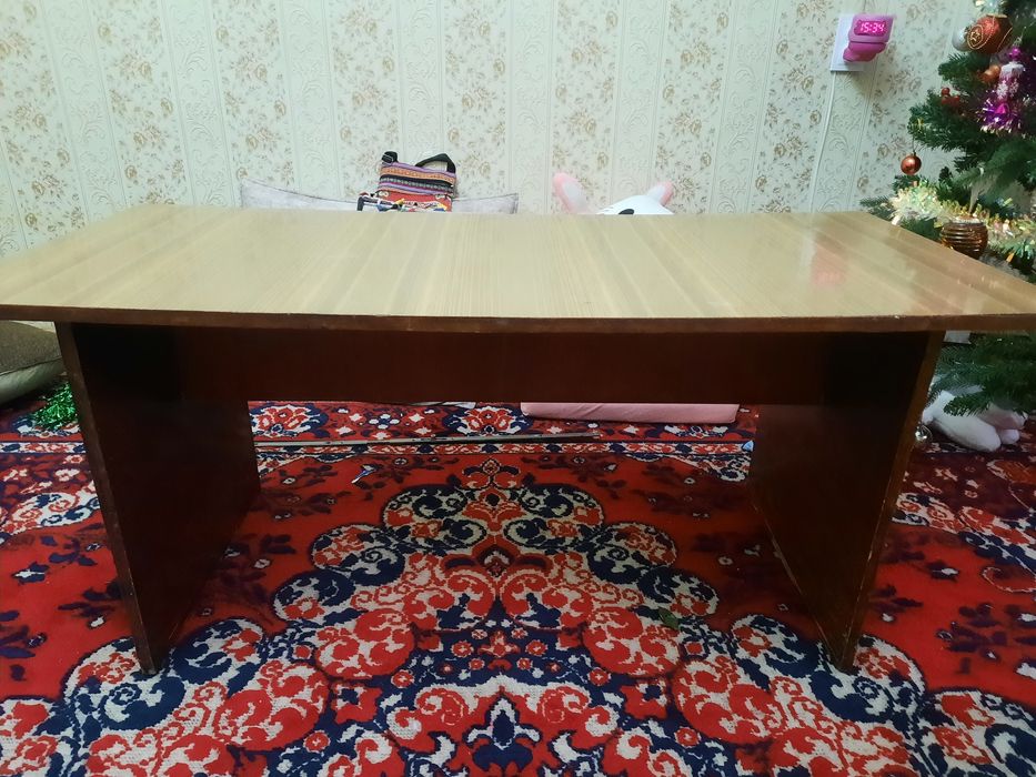 Продаётся стол лдсп
