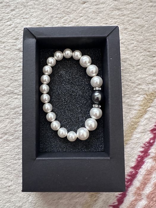 Гривна с оригинални кристални перли и камъни сваровски