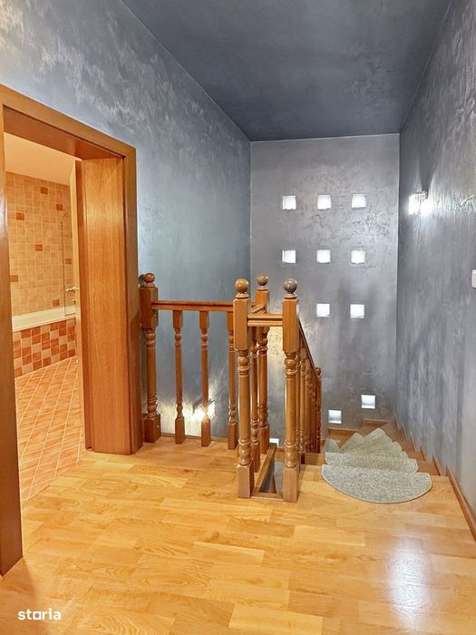 Două case separate , utilizare mixtă– rezidențial & comercial.