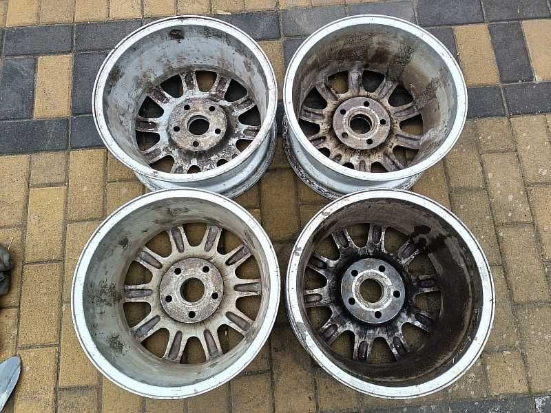 Продам оригинальные легкосплавные диски на Audi