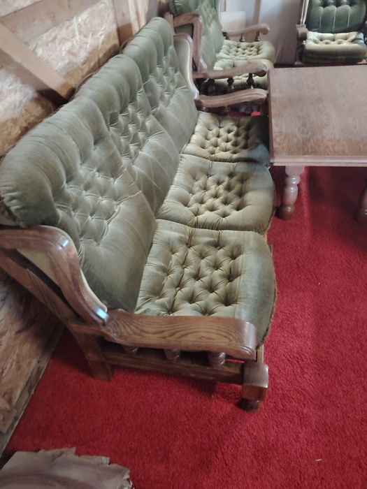 Canapele set trei cu masă.