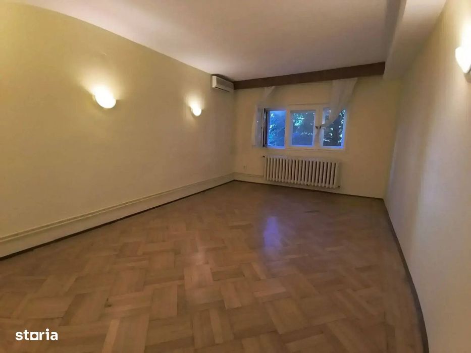 Proprietate rară: apartament 4 camere cu curte de 200 mp