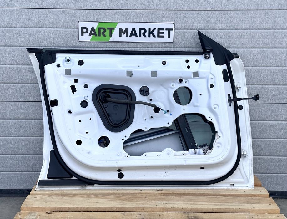 Предна лява врата AUDI A7 C8