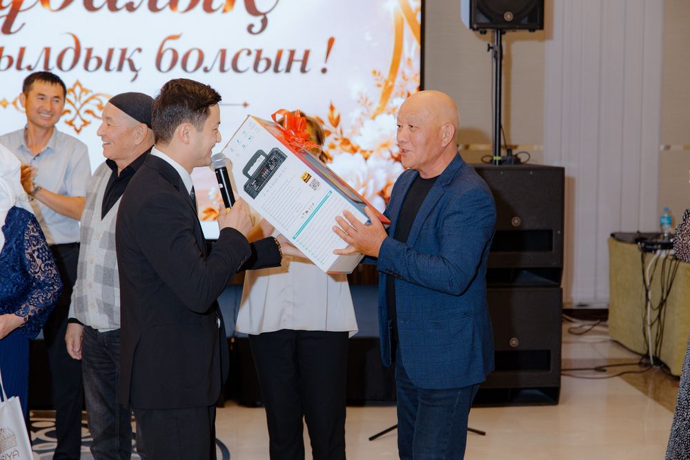 Ведущий, Тамада, Шоумен