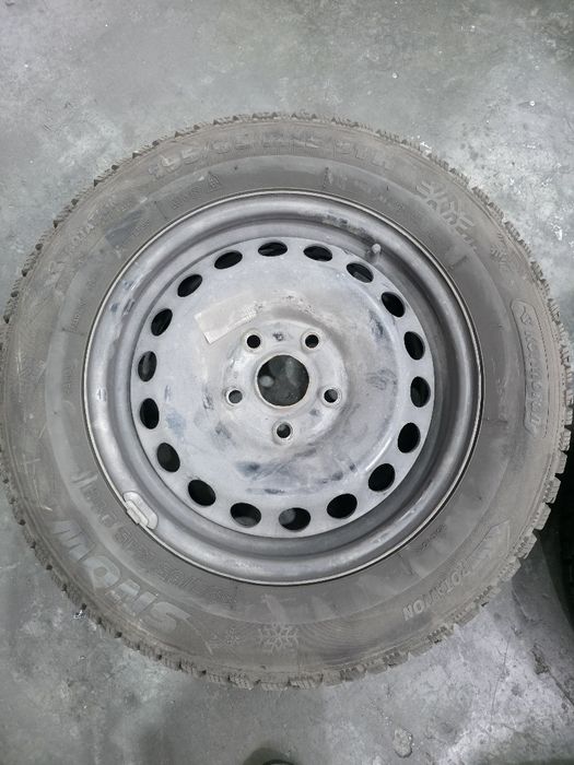 Зимни гуми с джанти 195/65 R15