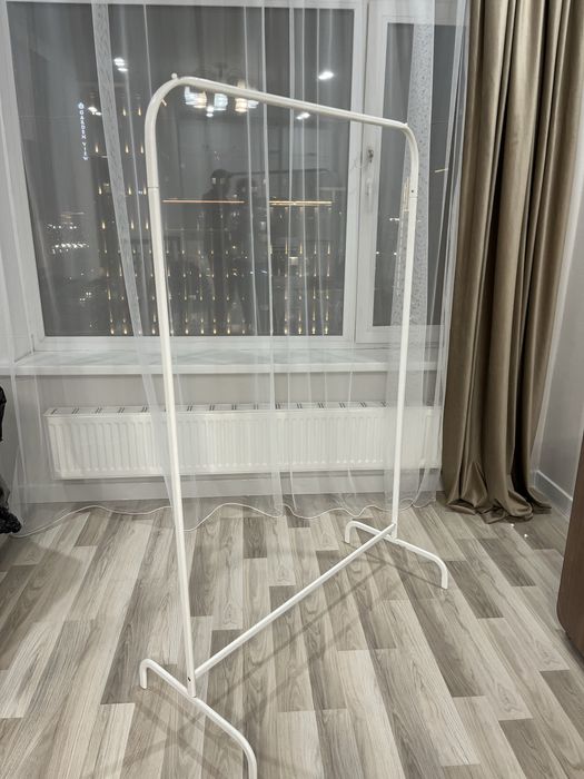 Продам напольную вешалку для одежды — 5 000 ₸