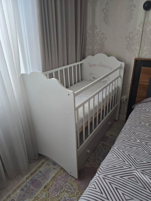 Продам коляску, велосипед, комбинезон и кроватку