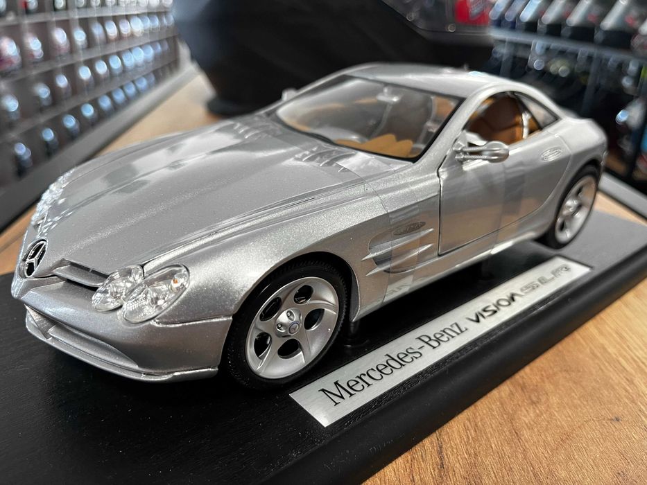 Колекционерки модел метална количка  DAIMLER MERCEDES  SLR VISION  1:18