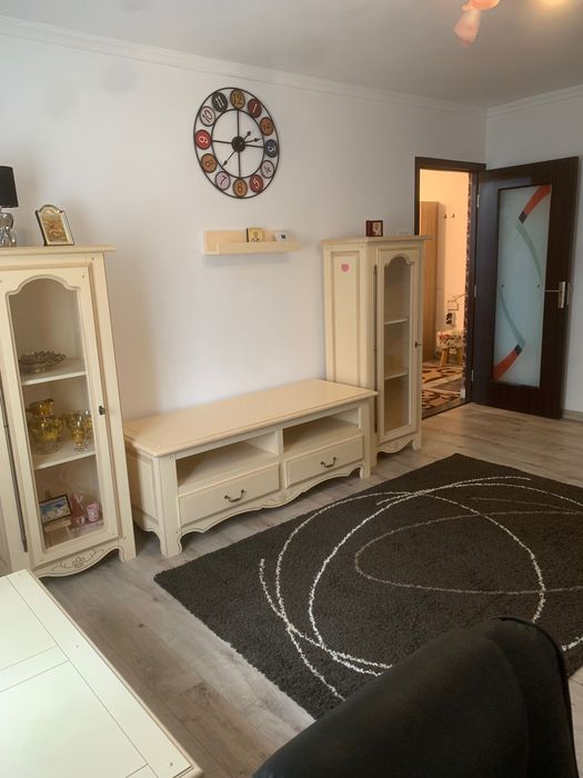 Închiriere apartament 3 camere Decomandat