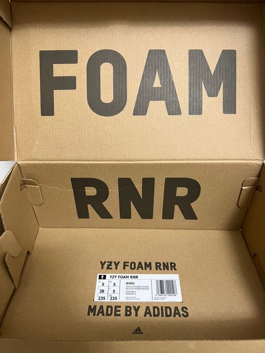 Yeezy Foam RNNR "MX Granite