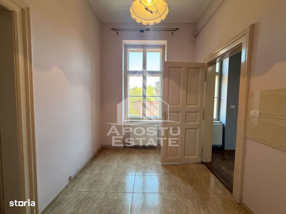 Apartament 5 camere de vanzare, renovat, zona Sinaia Timisoara