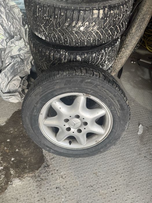 Продам летние шины с дисками MICHELIN 195/65/15