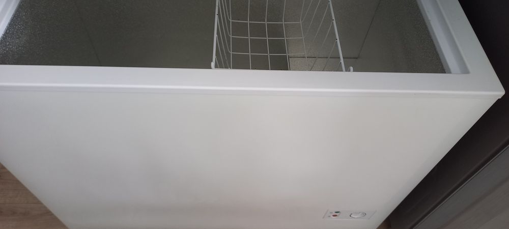 СРОЧНО  продаётся морозильник