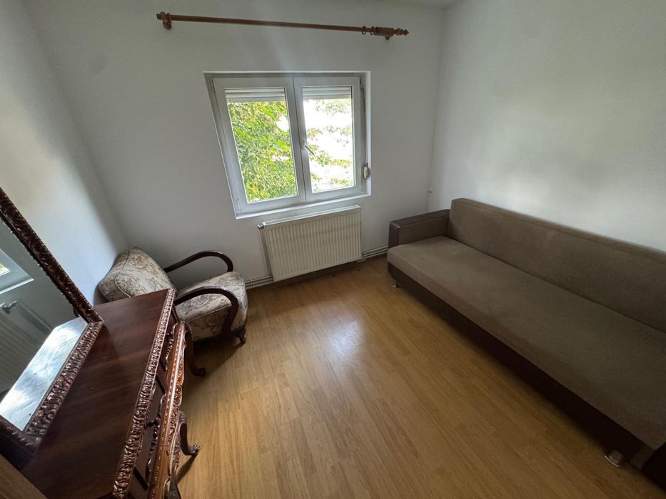 Inchiriere apartament 4 camere ,decomandat ,centrala gaz Confecții