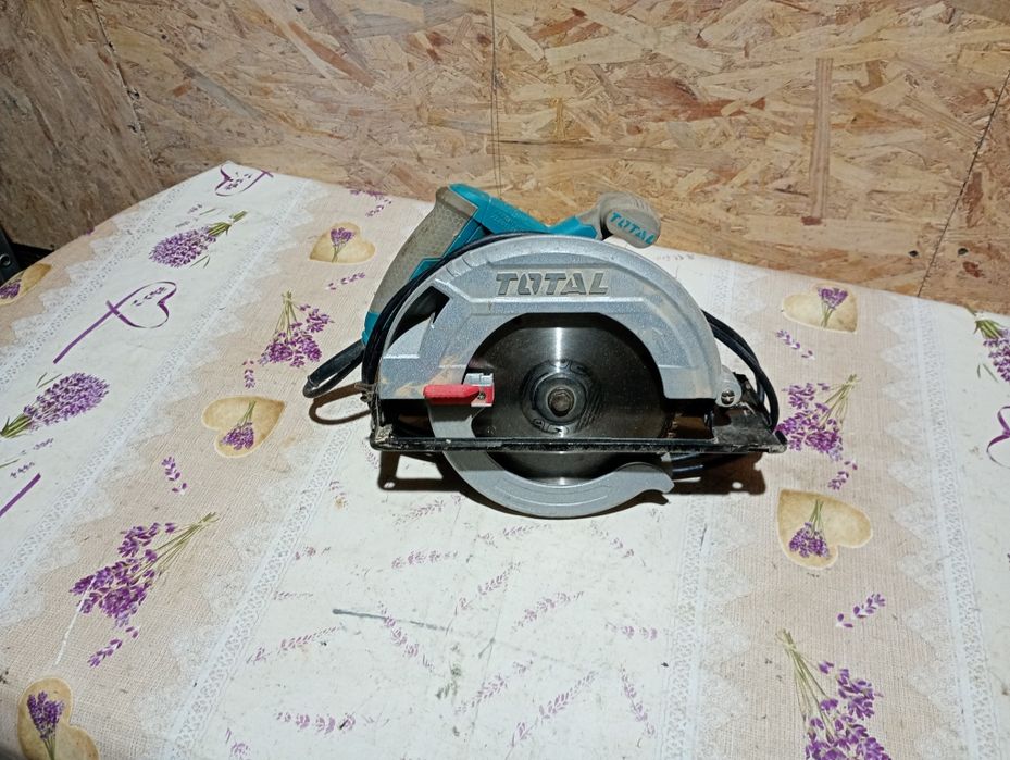 Fierăstrău circular de mana TOTAL