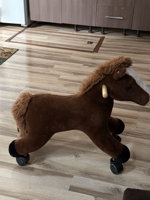 Лошадка игрушка на колесиках