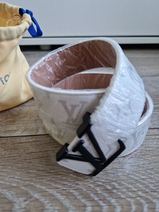 Curea Louis Vuitton alba