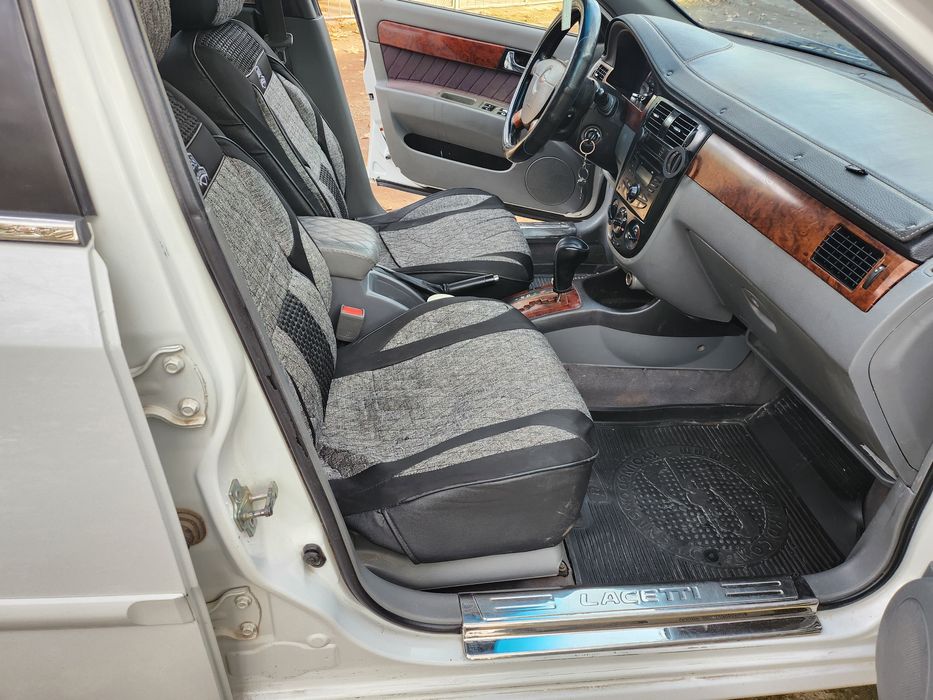 Срочно Lacetti-1.6 АВТОМАТ. 2013г НЕбитая НЕгнилая. Звонить 12до20 час