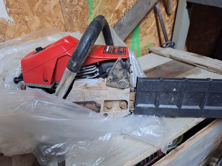 Продается б/у БЕНЗОПИЛА в рабочем состоянии!