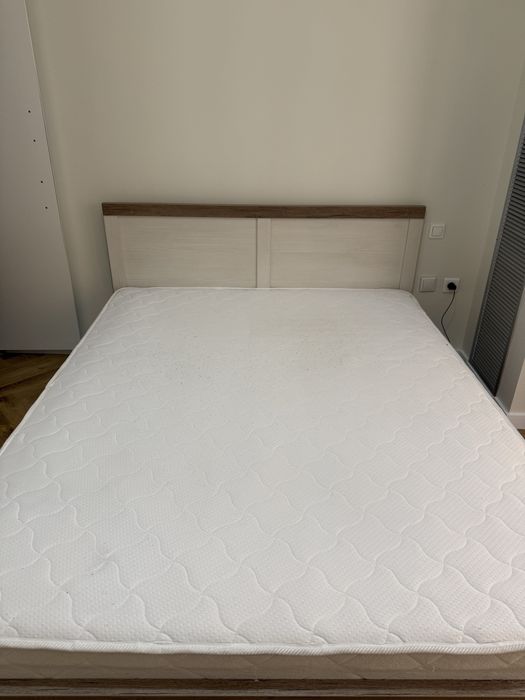 Кровать с матрасом 160*200