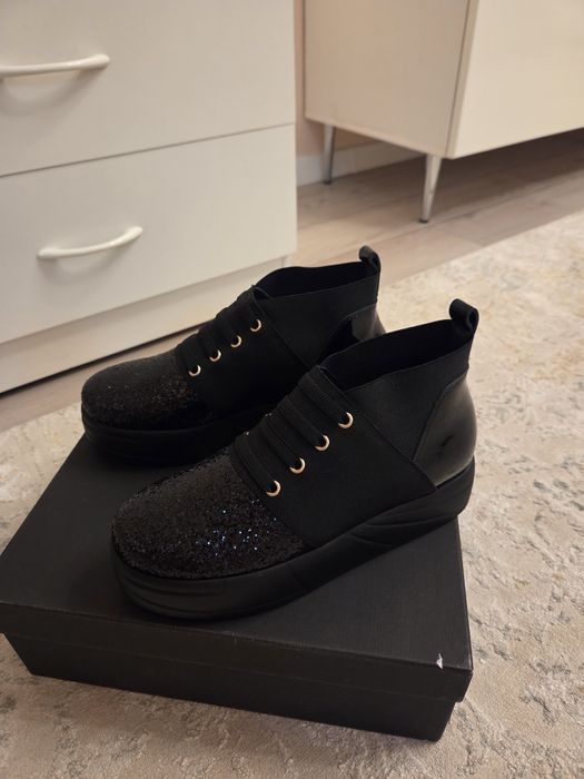 Продам новые полуботинки 37