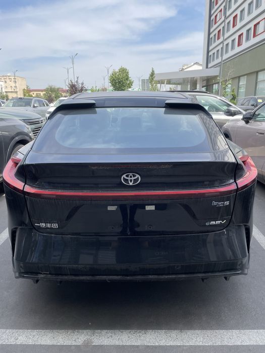 Tayota bz5 elektro 2025