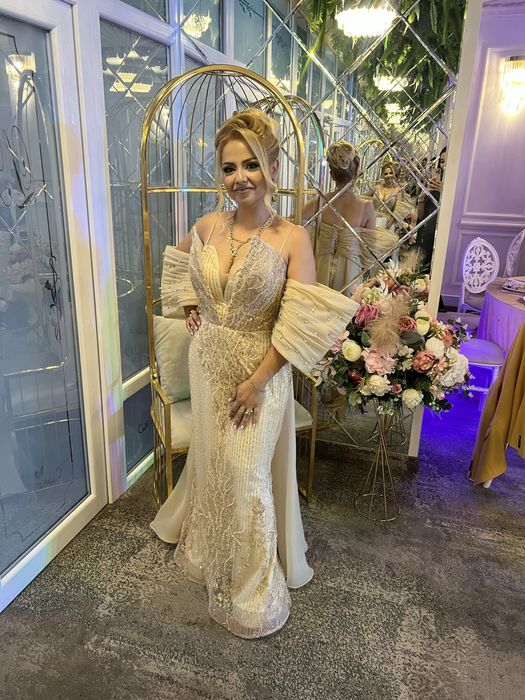 Rochie eleganta cu trena