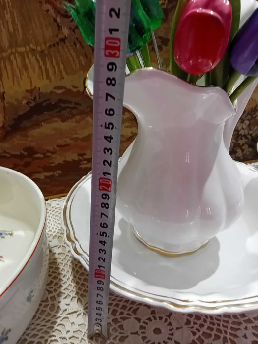 Порцеланови старинни комплекти за баня