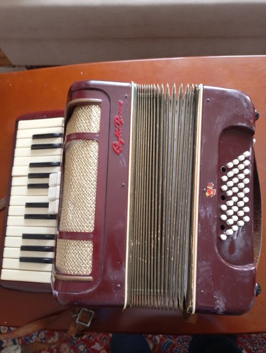 Продавам акордеон