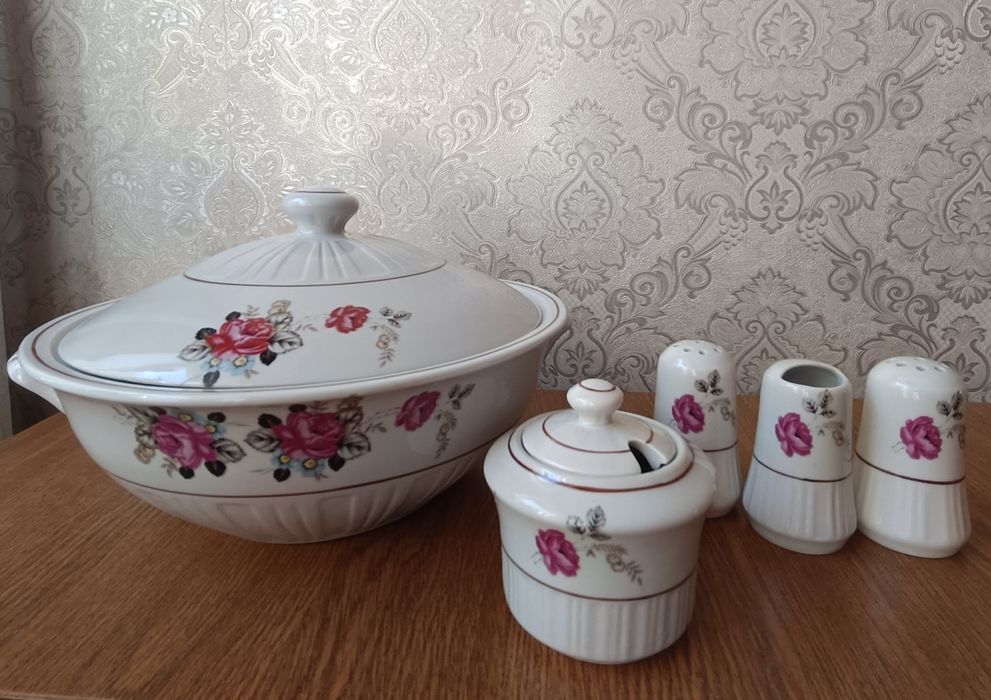 Супница, соусница, набор для специй