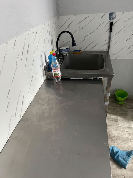 Срочно продаются стол и раковина