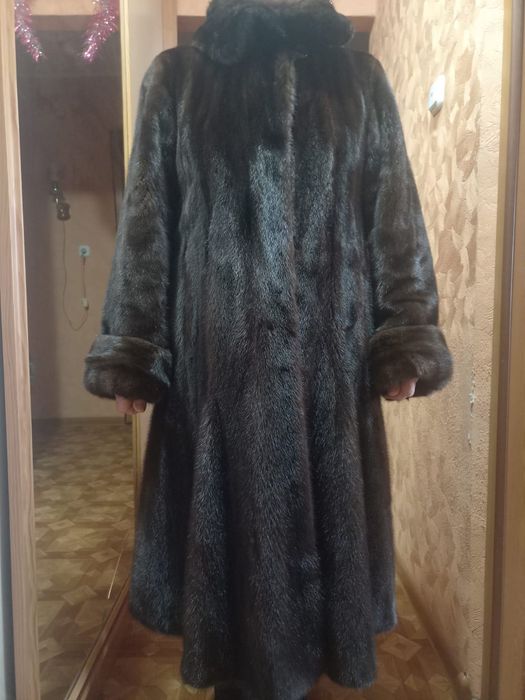Продаю норковую шубу, шапка в подарок!