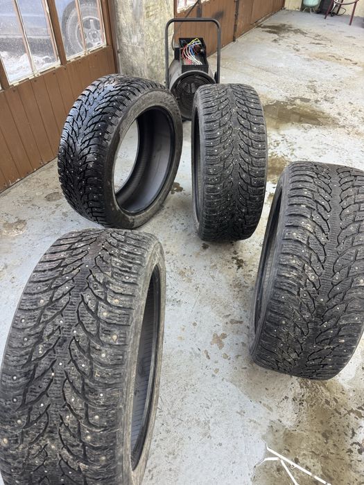 Продам комплект шипованной резины NOKIAN HKPL 9 размер 275/45/21