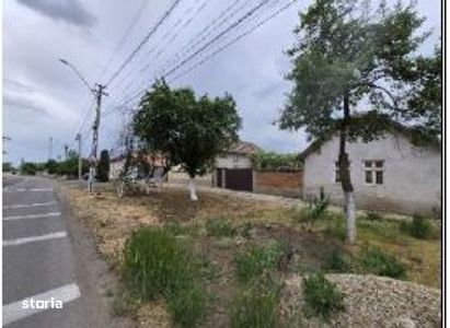 Cota de 1/2 din Casa si teren loc. Macea, jud. Arad