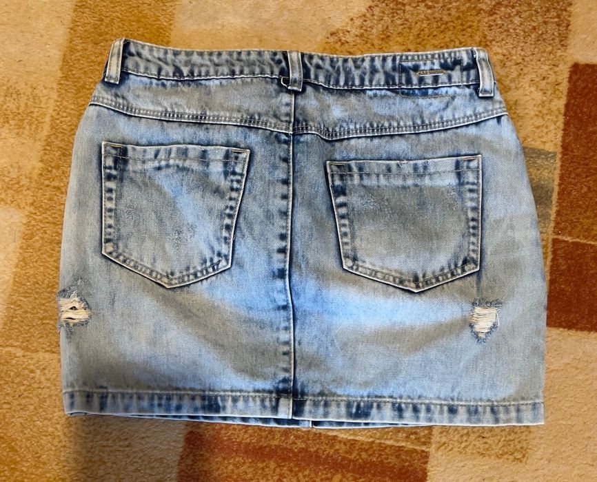 Дънкова пола. Stradivarius